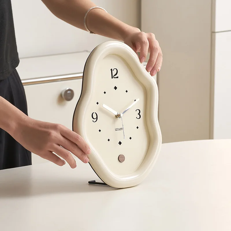 Infinity Fluid Clock - Image 4