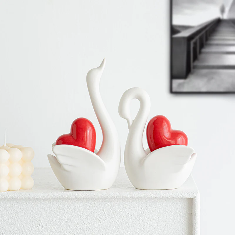 Isla Swan Heart Figurines