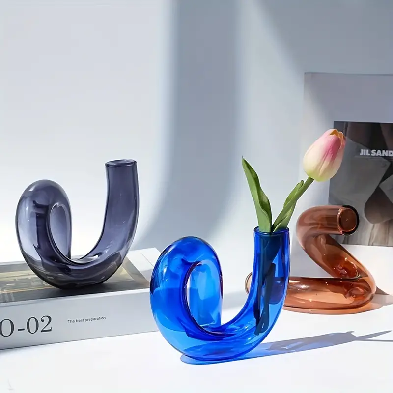 Leila Twisted Glass Vase - Image 4