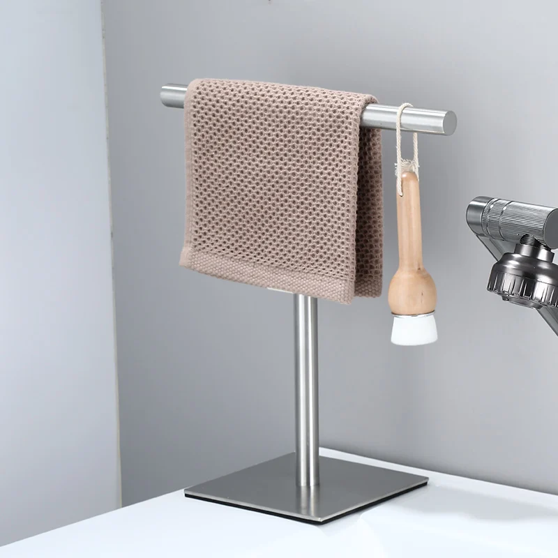 Linden Brass Towel Stand - Image 4