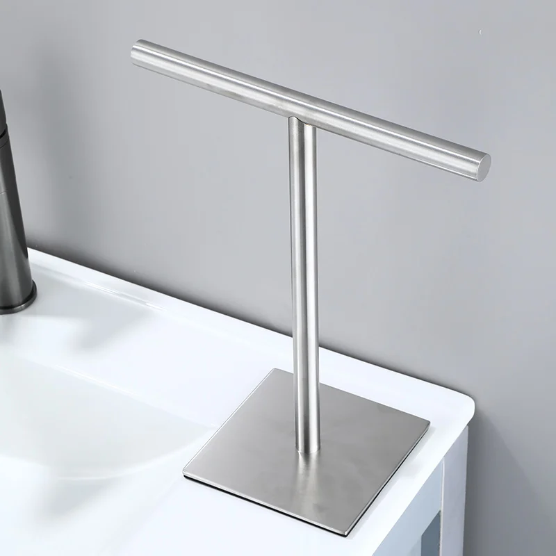 Linden Brass Towel Stand - Image 5