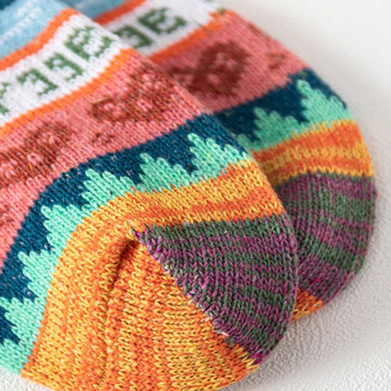Women's Heart Knit Crew Socks - Image 4