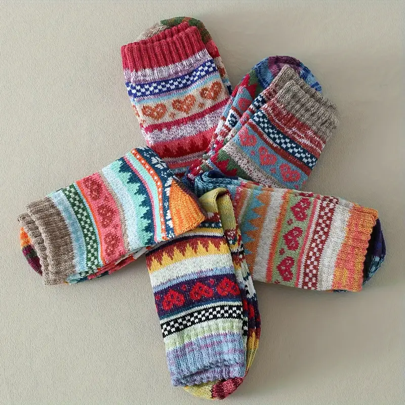 Women's Heart Knit Crew Socks - Image 6